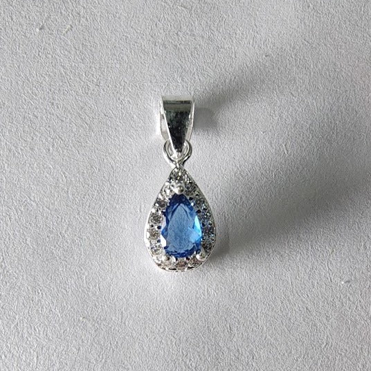 Dije de gema color azul