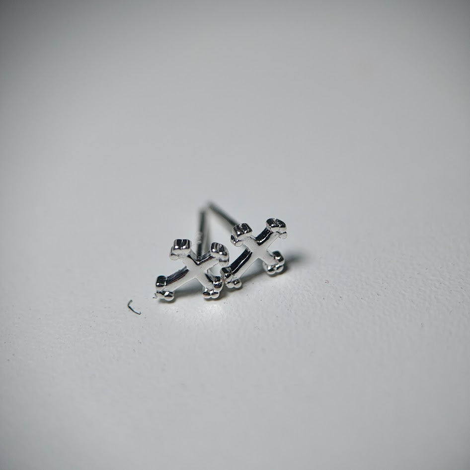 Aretes Tipo Topo en Forma de Cruz de Plata