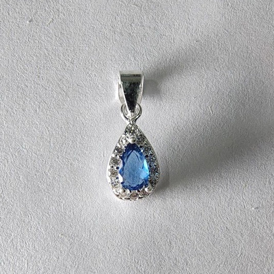 Dije de gema color azul