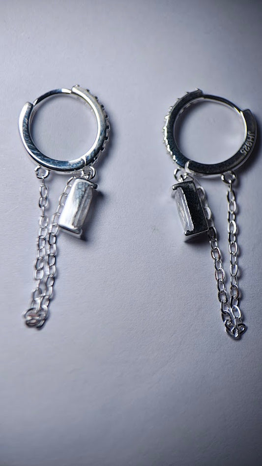 Aretes Tipo Aro con Diseño Elegante y Circones Transparentes