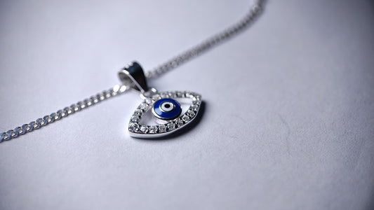 Dije “Mirada Protectora” – Ojo turco en plata ley 925 con circones claros