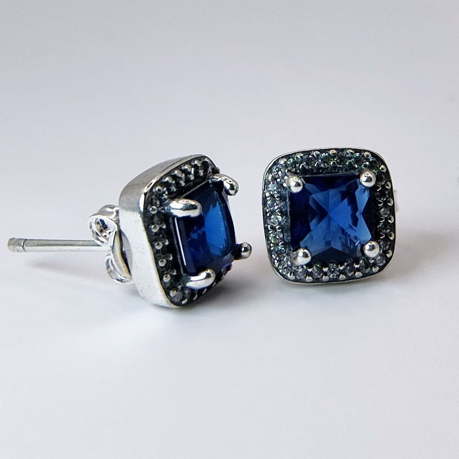Topos Cuadrados en Esmalte Azul Vibrante